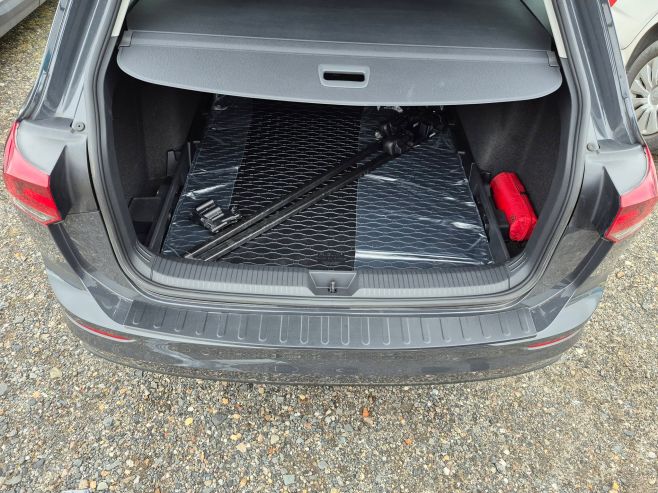 🤩 FOTO OD SPOKOJENÉHO ZÁKAZNÍKA 🤩Ochranná lišta na hranu kufru pro Volkswagen Golf 8 ochrání zadní nárazník při manipulaci...